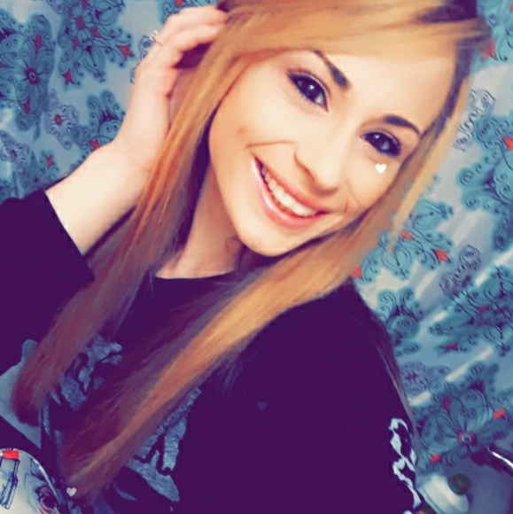 Meet your Posher, Jessica - Picture 1 of 16